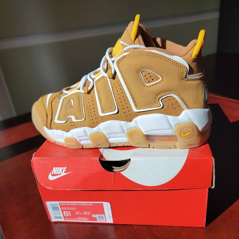 New In Box Nike Air More Uptempo GS Wheat (6.5 Youth) Womens 8